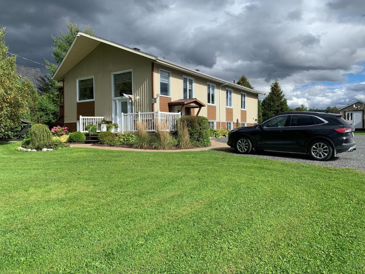 Logement 3 ,5 Entierement Prive Lac-Mégantic Exterior photo